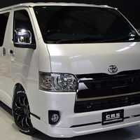 2 CRS PKG ハイエース S-GL DPⅡ 2WD 2,800CC ディーゼル車 5人乗りのサムネイル