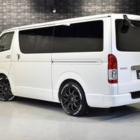 2 ファミリーPKG ハイエース S-GL DPⅡ 2WD 2,000CC ガソリン車 5人乗りのサムネイル