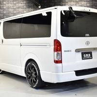 2 ファミリーPKG ハイエース S-GL DPⅡ 2WD 2,000CC ガソリン車 5人乗りのサムネイル