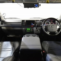 平成30年式 ハイエース S-GL 4WD 2,800CC (ディーゼル車) 5人乗車 4.63万ｋｍのサムネイル