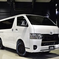 3⃣ 4WD-PKG JAOS ハイエース 4WD 2,800CC ディーゼル車 5人乗り 即納車のサムネイル