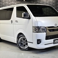 9 スタイル-PKG ハイエース S-GL DPⅡ 2WD 2,800CC ディーゼル車 5人乗りのサムネイル