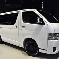 1⃣ ワイルド-PKG ハイエース S-GL 2WD 2,800CC ディーゼル車 2/5人乗り 即納車のサムネイル