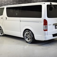 9 スタイル-PKG ハイエース S-GL DPⅡ 2WD 2,800CC ディーゼル車 5人乗りのサムネイル