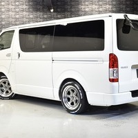 9 スタイル-PKG ハイエース S-GL DPⅡ 2WD 2,800CC ディーゼル車 5人乗りのサムネイル