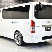 9 スタイル-PKG ハイエース S-GL DPⅡ 2WD 2,800CC ディーゼル車 5人乗りのサムネイル