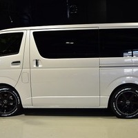 7⃣ CRS-PKG ハイエース S-GL DPⅡ 2WD 2,800CC ディーゼルターボ 5人乗り 即納車のサムネイル