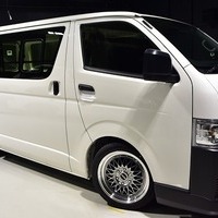 5⃣ コントラスト-PKG ハイエース DX 2WD 2,000CC ガソリン車 5Dr 3/6人乗り 即納車のサムネイル