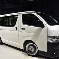 5⃣ コントラスト-PKG ハイエース DX 2WD 2,000CC ガソリン車 5Dr 3/6人乗り 即納車のサムネイル