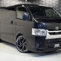 4 CRS-PKG ハイエース DX-GL 2WD 2,800CC ディーゼル車 3/6人乗りのサムネイル