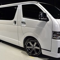 ⓑ CRS-PKG ハイエース S-GL DPⅡ 2WD 2,000CC ガソリン 5人乗り 即納車のサムネイル