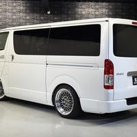 2 スタイル-PKG ハイエース S-GLダークプライムⅡ 2WD 2,000CC ガソリン車 5人乗りのサムネイル