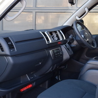 ハイエースS-GL　２WD　2000㏄　2/5人乗り　ライトイエロー　スタイルパッケージのサムネイル