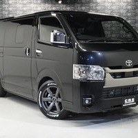 6 ファミリー-PKG ハイエース S-GL ダークプライムⅡ 2WD 2,000CC ガソリン車 5人乗りのサムネイル