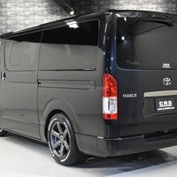 6 ファミリー-PKG ハイエース S-GL ダークプライムⅡ 2WD 2,000CC ガソリン車 5人乗りのサムネイル