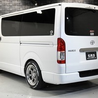 令和4年式 ハイエース S-GL DPⅡ 2WD 2,000cc (ガソリン車) 5人乗車 0.34万kmのサムネイル