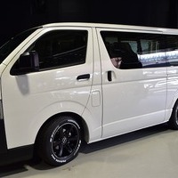 ⑱ コントラスト-PKG ハイエース DX 2WD 2,000CC ガソリン車 5Dr 3/6人乗り 即納車のサムネイル