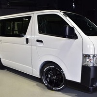 ⑱ コントラスト-PKG ハイエース DX 2WD 2,000CC ガソリン車 5Dr 3/6人乗り 即納車のサムネイル