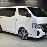 令和4年式 キャラバン NV350 GRAND プレミアム GX 2WD 2,400cc (ディーゼル車) 3/6人乗車 20kｍのサムネイル