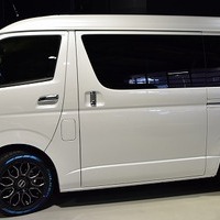 ⑰ CRS-PKG ハイエース ワゴン 2WD  2,700CC ガソリン 10人乗り 即納車のサムネイル