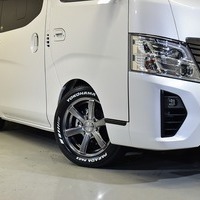 令和4年式 キャラバン NV350 GRAND プレミアム GX 2WD 2,400cc (ディーゼル車) 3/6人乗車 20kｍのサムネイル