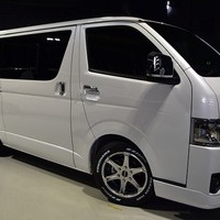 ⑮ CRS-PKG ハイエース S-GL DPⅡ 2WD 2,800CC ディーゼル車 5人乗り 即納車のサムネイル