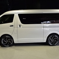 24. CRS-PKG ハイエース ワゴンＧＬ 2WD  2,700CC ガソリン 10人乗り 即納車のサムネイル