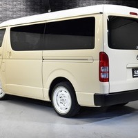 平成22年式 ハイエース ワゴンGL 全塗装 ベッドキットⅤ 2WD 2,700cc (ガソリン車) 10人乗車 6.70万kmのサムネイル
