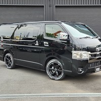 ファミリーPKG　ハイエース　スーパーGL　ダークプライムⅡ　2WD　2000cc　ガソリン車　5人乗りのサムネイル