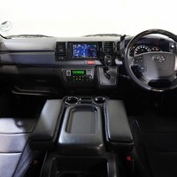 3428 平成29年式 ハイエース スーパーGL ダークプライム 2WD 2,000cc (ガソリン車) 5人乗車 6.19万kmのサムネイル