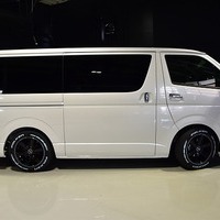 ｄ. CRS-PKG ハイエース S-GL DPⅡ 2WD 2,800CC ディーゼル車 5人乗り 即納車のサムネイル