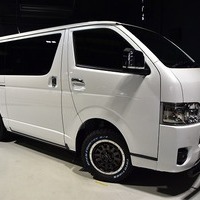 ｆ.オフロードスタイル JAOS ハイエース DP-Ⅱ 4WD 2,800CC ディーゼル車 5人乗り 即納車のサムネイル