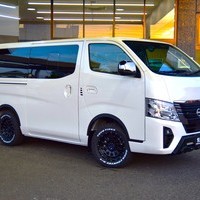 CRSコンプリート キャラバン NV350 GRAND プレミアムGX 4WD 2,400CC ディーゼル車 5人乗りのサムネイル