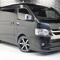 8 CRSパッケージ ハイエース ワイド スーパーGL ダークプライム２ 2WD 2,700CC ガソリン車 5人乗りのサムネイル