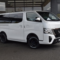 CRSコンプリート キャラバン NV350 GRAND プレミアムGX 4WD 2,400CC ディーゼル車 5人乗りのサムネイル