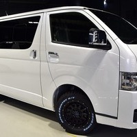 ｇ. ワイルドPKG ハイエース S-GL DPⅡ 2WD 2,800CC ディーゼル車 5人乗り 即納車のサムネイル