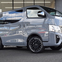 3602　CRSコンプリート キャラバン NV350 GRAND プレミアムGX 4WD 2,400CC ディーゼル車 5人乗りのサムネイル