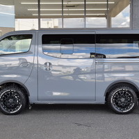 3602　CRSコンプリート キャラバン NV350 GRAND プレミアムGX 4WD 2,400CC ディーゼル車 5人乗りのサムネイル