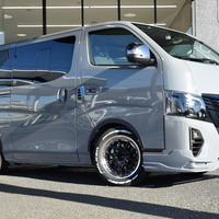 千葉店【Black　Style】キャラバン NV350 GRAND プレミアムGX 2WD 2,400CC ディーゼル車 5人乗りのサムネイル