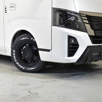 3360 CRSコンプリート 日産 キャラバン GRANDプレミアム GX 2WD 2,400CC ディーゼル車 5人乗りのサムネイル