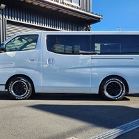 登録済み未使用車　日産　キャラバン　GRANDプレミアムGX　2WD　2400cc　ディーゼル車　5人乗り　のサムネイル