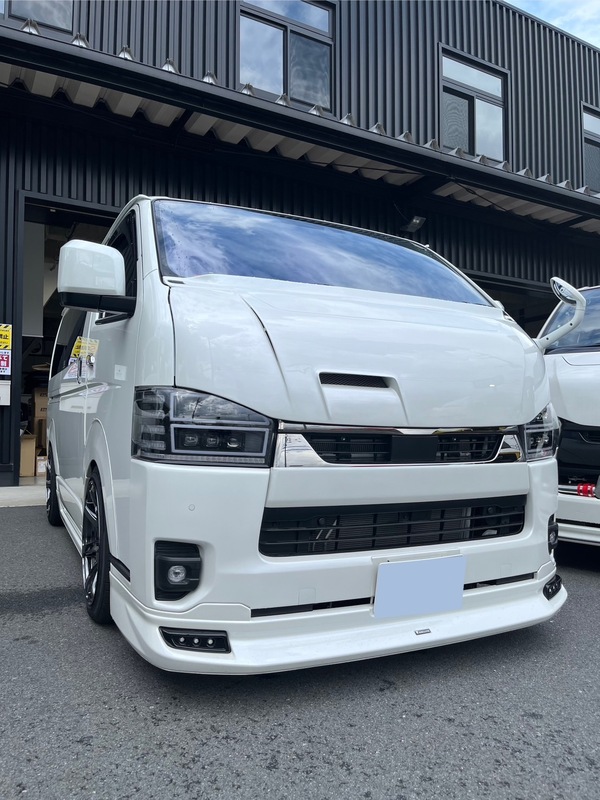 ハイエースカスタム　あの噂の新商品取付しました！