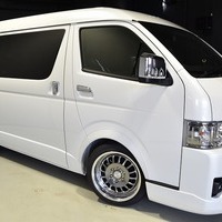 50.スタイルパッケージ ハイエース ワイドS-GL DPⅡ 2WD 2,800㏄ ディーゼル車 5人乗りのサムネイル