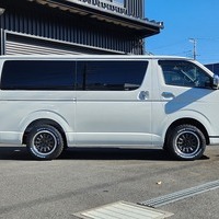 3801　令和4年式　ハイエース　スーパーGL　ダークプライムⅡ　4WD　2800cc　ディーゼル車　5人乗り　64kmのサムネイル