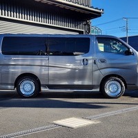 令和1年式　NV350キャラバン　ライダープレミアムGX　プロスタイル　4WD　2500cc　ディーゼル車　5人乗り　2.8万kmのサムネイル