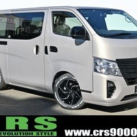3743 CRSコンプリート 日産 キャラバン 50th Anniversary（50周年記念車）2WD 2,400CC ディーゼル車 5人乗りのサムネイル