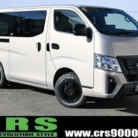 3744 CRSコンプリート 日産 キャラバン 50th Anniversary（50周年記念車）4WD 2,400CC ディーゼル車 5人乗りのサムネイル