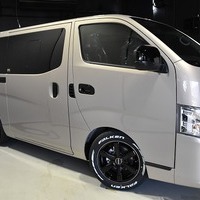 63.キャラバン CRSコンプリート GRAND PREMIUM GX 50thアニバーサリー 2WD 2,400ccディーゼル車 オートスライドドアのサムネイル