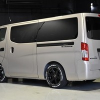 63.キャラバン CRSコンプリート GRAND PREMIUM GX 50thアニバーサリー 2WD 2,400ccディーゼル車 オートスライドドアのサムネイル