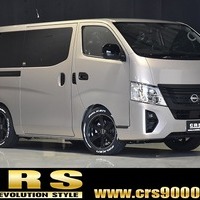 63.キャラバン CRSコンプリート GRAND PREMIUM GX 50thアニバーサリー 2WD 2,400ccディーゼル車 オートスライドドアのサムネイル